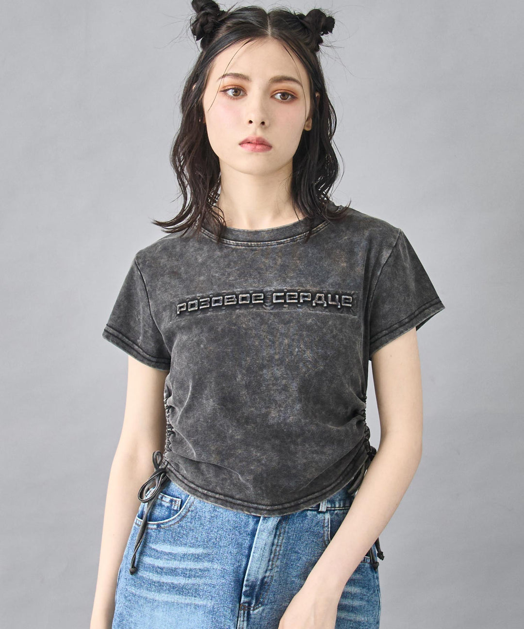 サイド ギャザー ケミカル ウォッシュ エンボス ロゴ Tシャツ 153-5866
