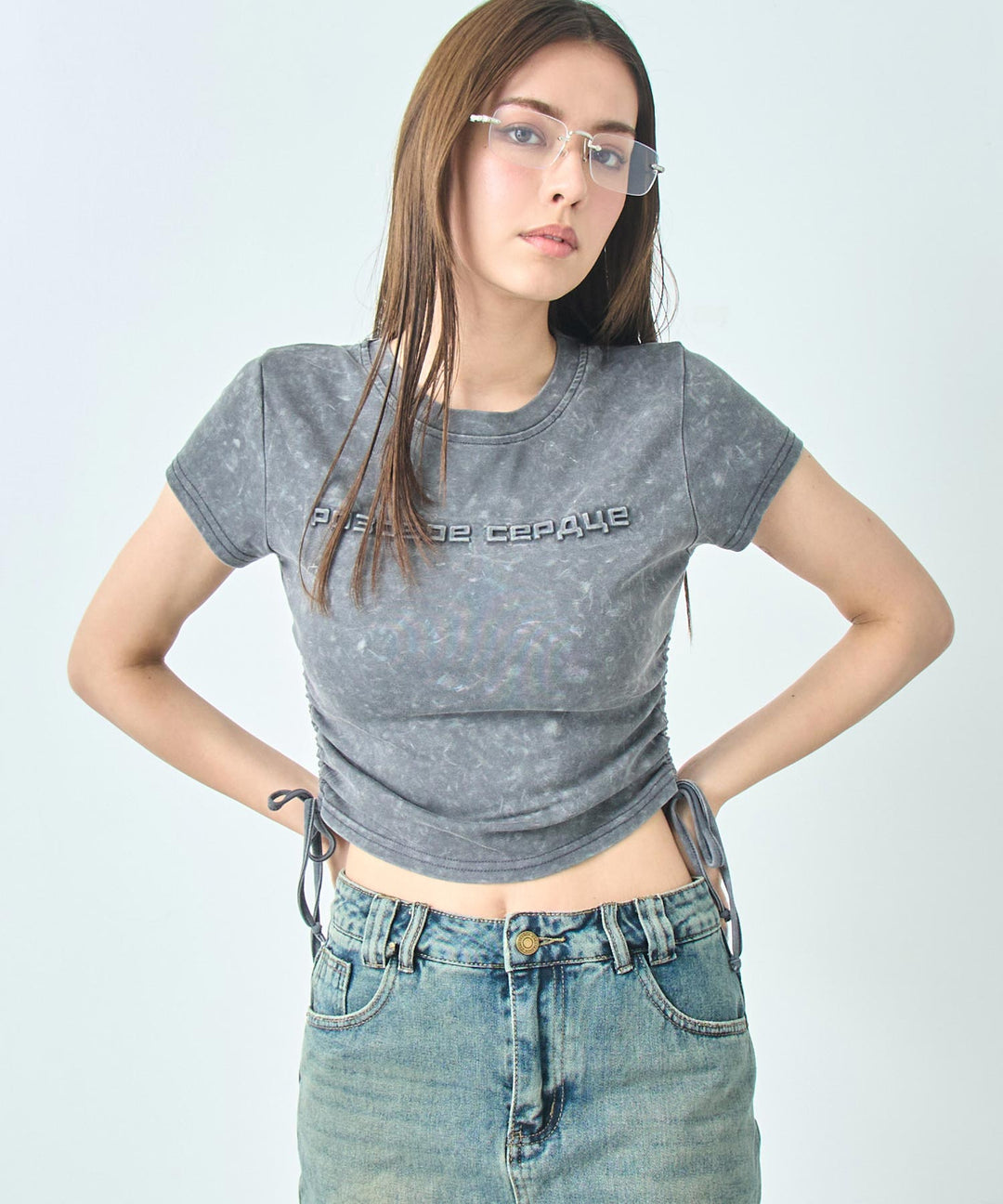 サイド ギャザー ケミカル ウォッシュ エンボス ロゴ Tシャツ 153-5866