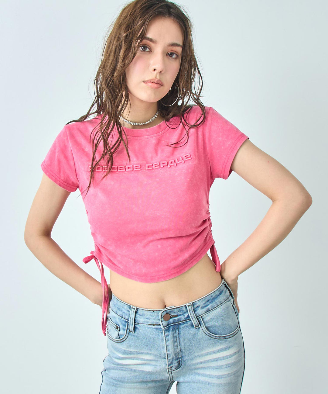 サイド ギャザー ケミカル ウォッシュ エンボス ロゴ Tシャツ 153-5866