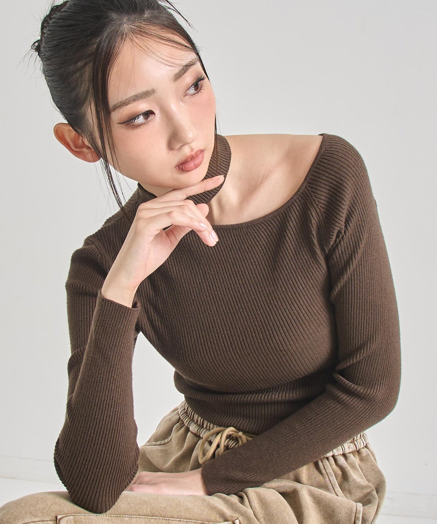 チョーカーネック オープンショルダー リブニット 153-5964