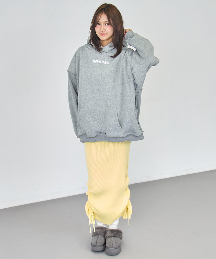 グレー