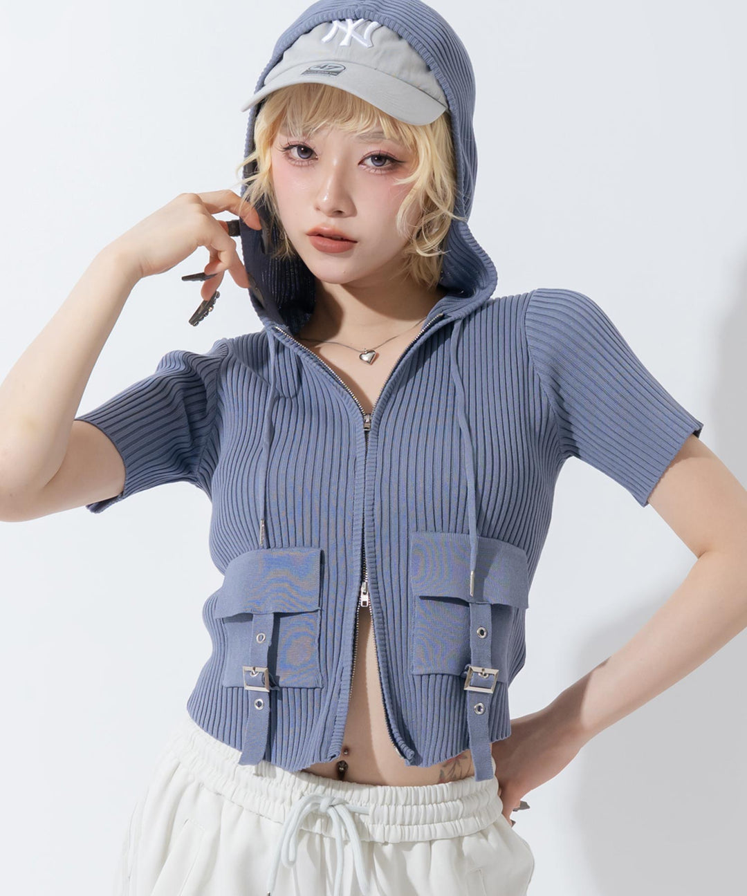 ブルー