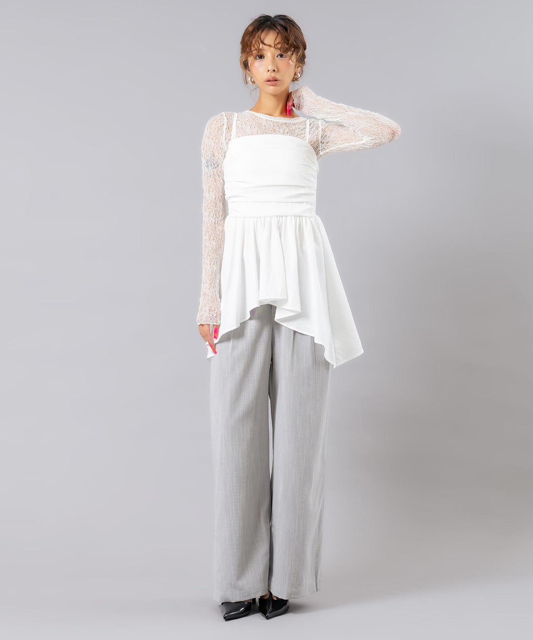 ホワイト(身長：約169cm)