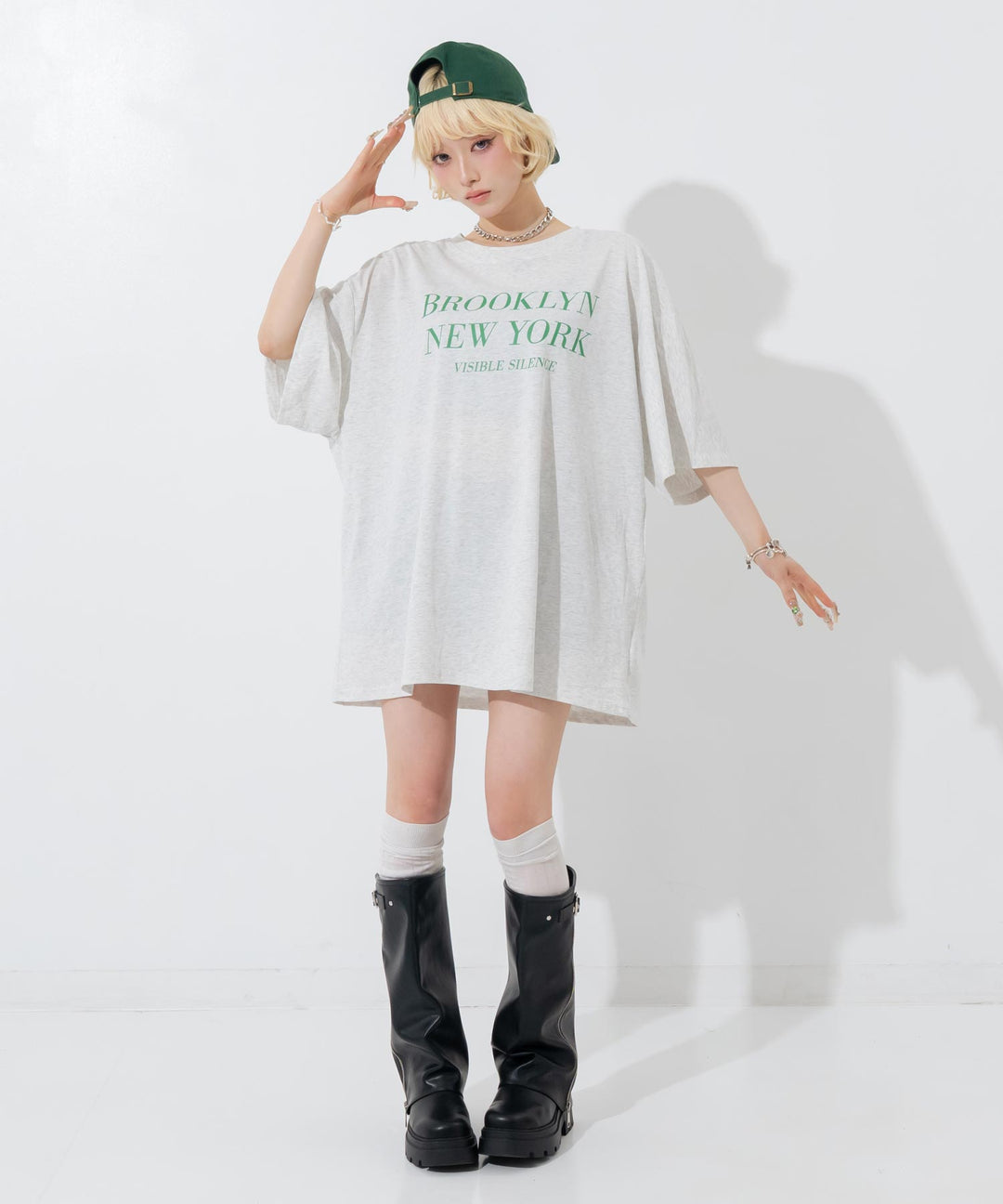 ライトグレー