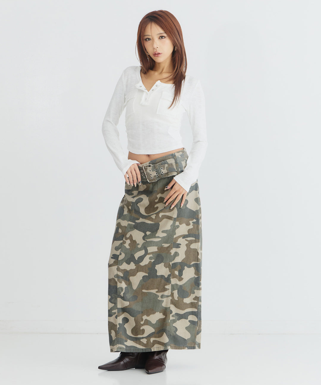 ホワイト(身長：約169cm)