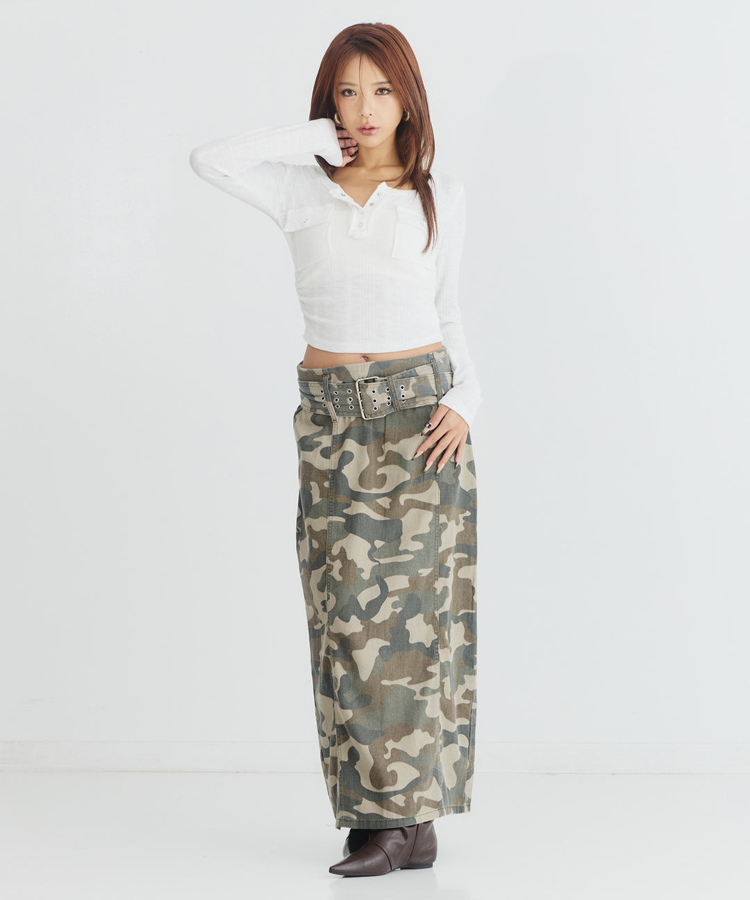 ホワイト(身長：約169cm)