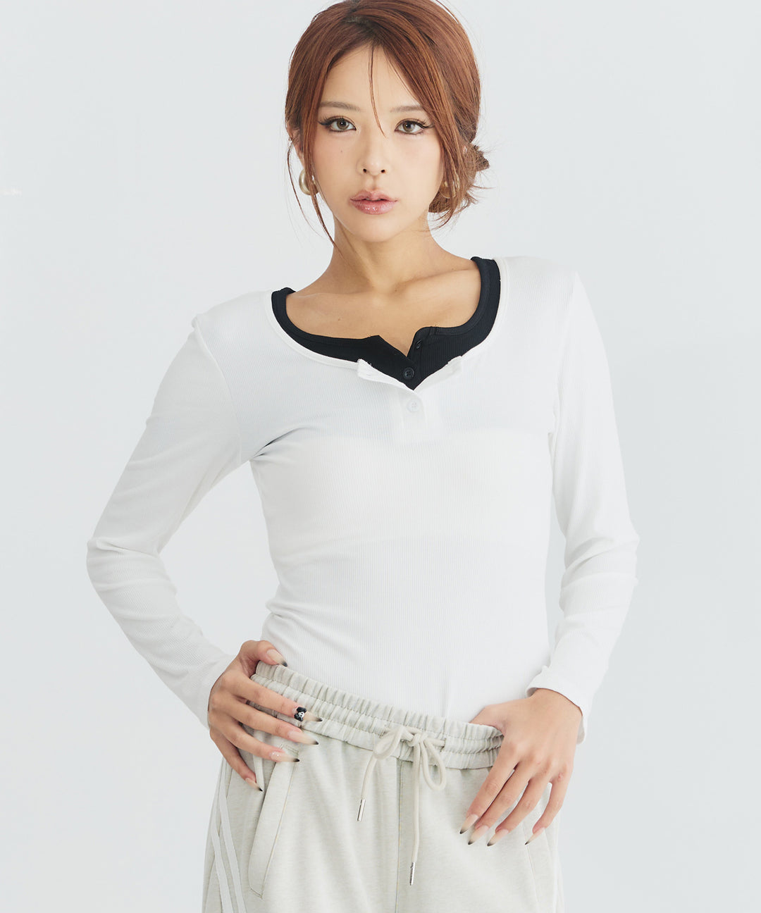 ホワイト(身長：約169cm)