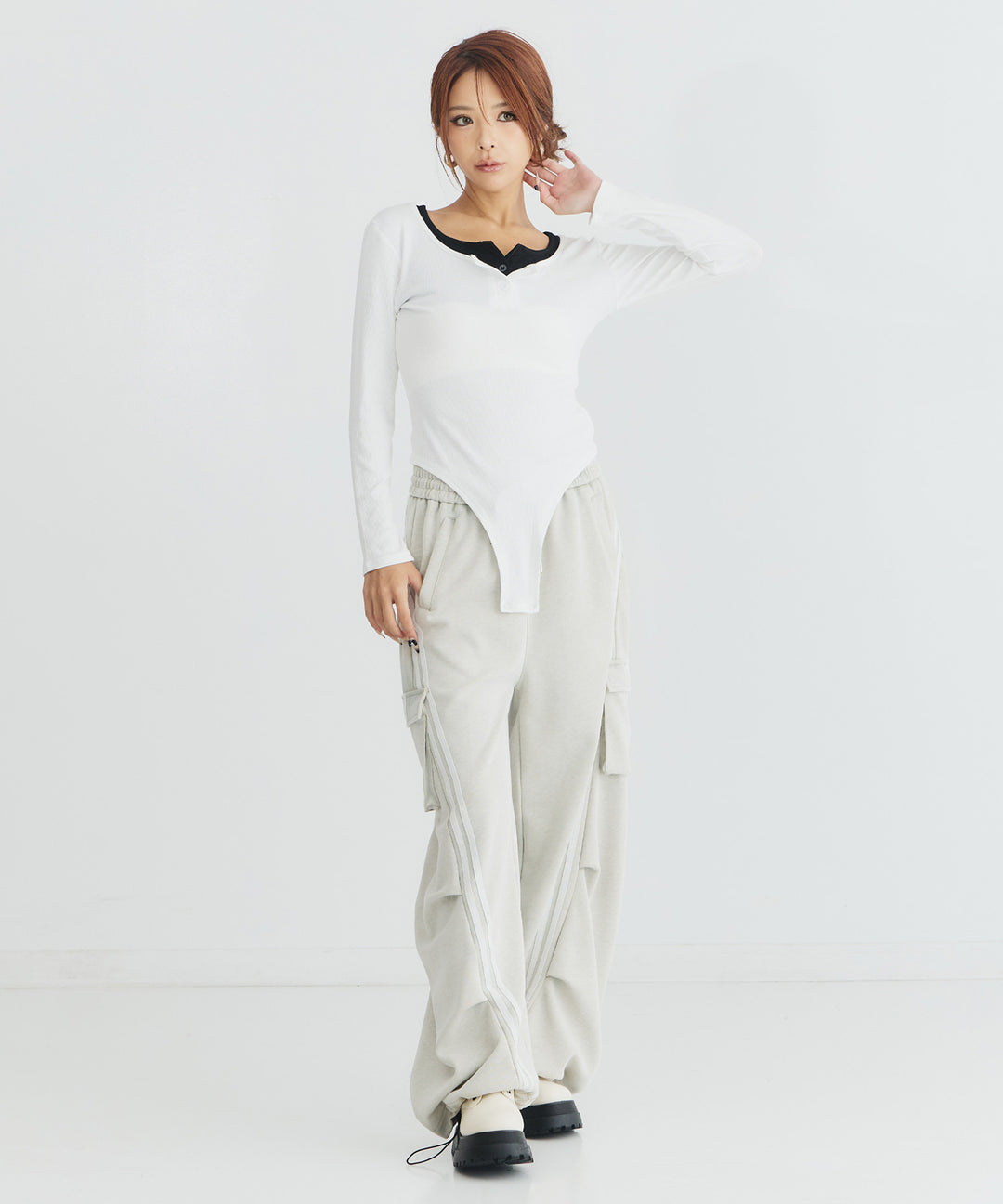 ホワイト(身長：約169cm)