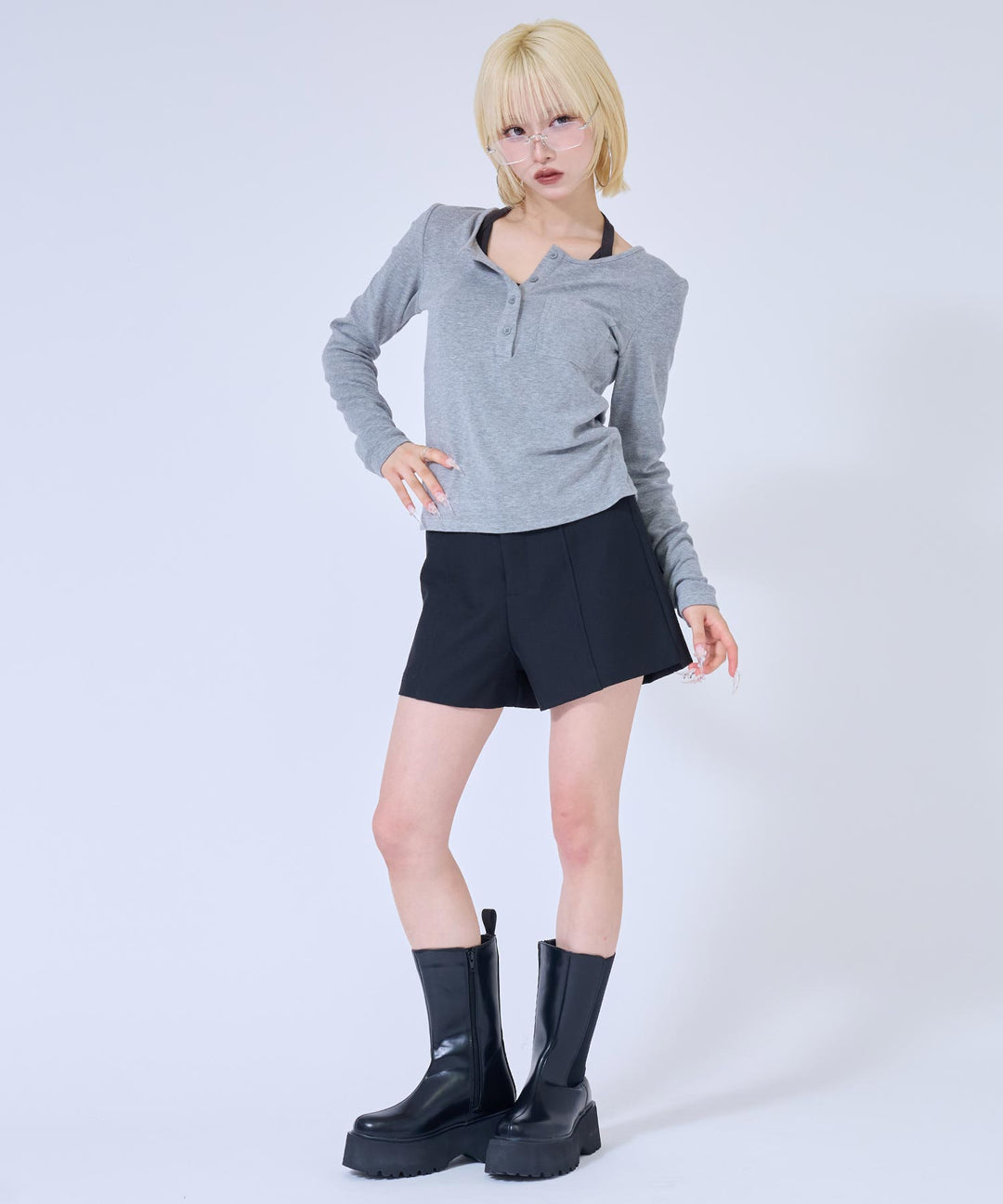 グレー(身長：約158cm)