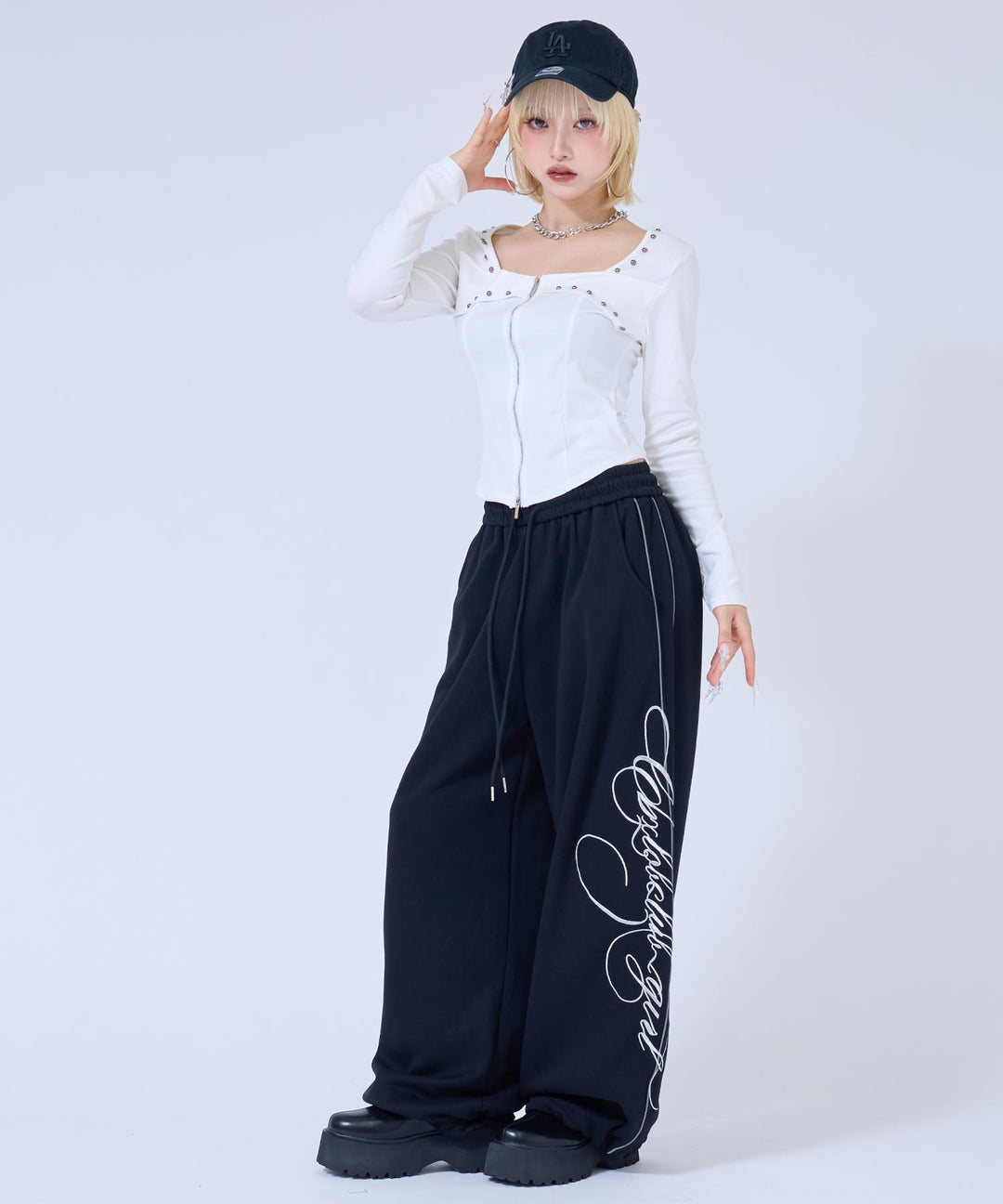ホワイト(身長：約158cm)
