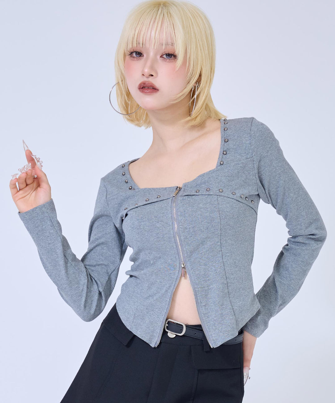 グレー(身長：約158cm)