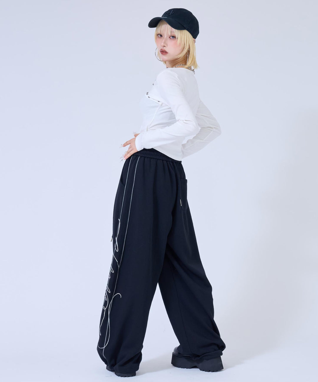 ホワイト(身長：約158cm)