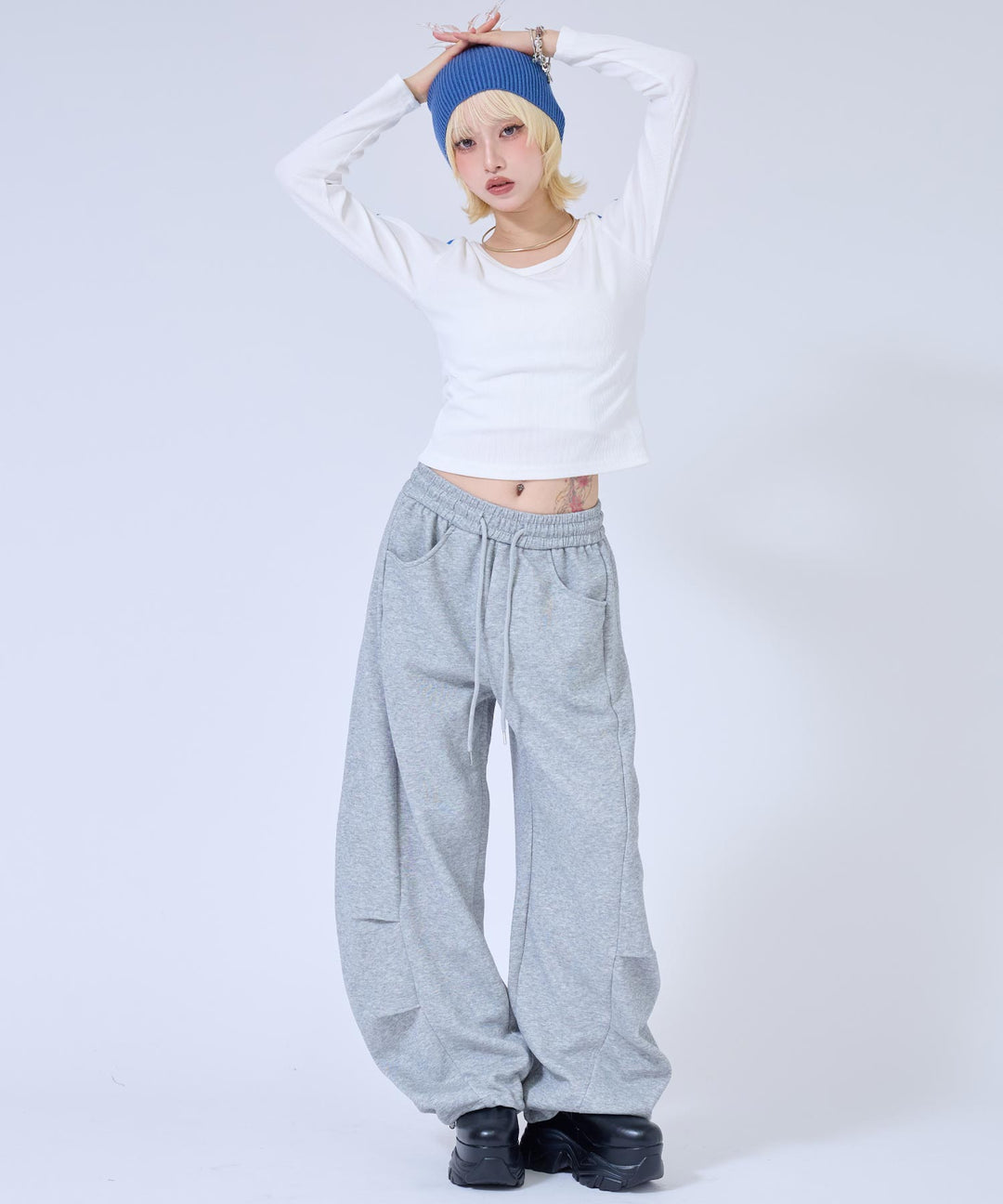 ホワイト(身長：約158cm)