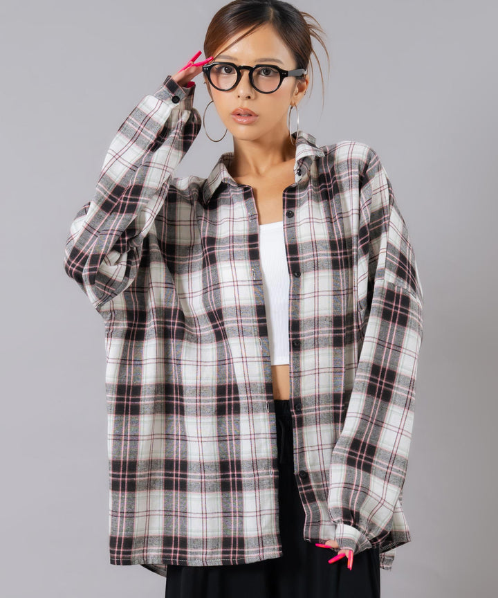 ホワイト(身長：約169cm)
