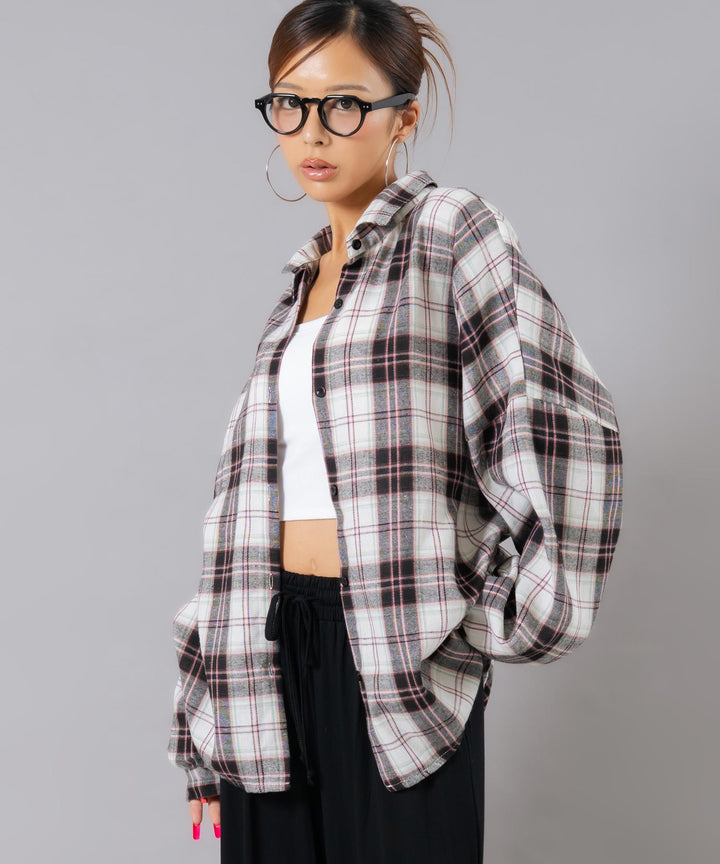 ホワイト(身長：約169cm)