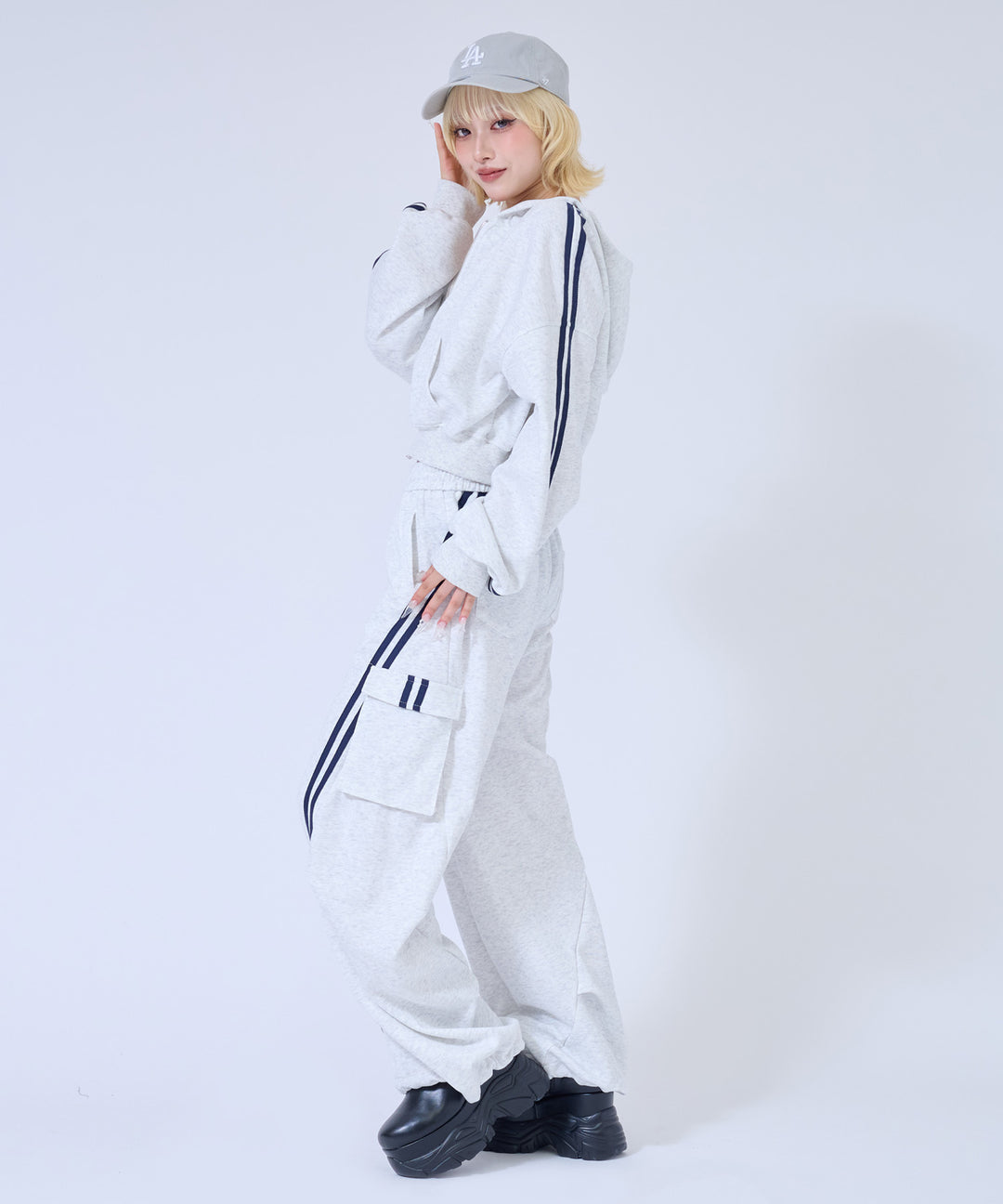 グレー(身長：約158cm)