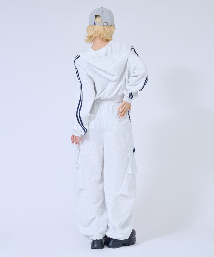 グレー(身長：約158cm)