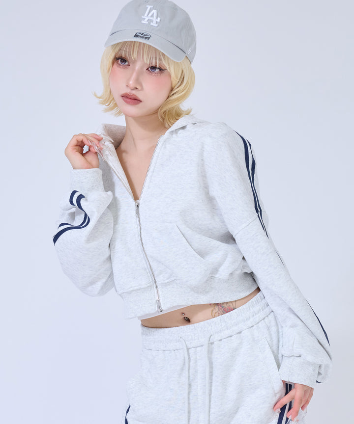 グレー(身長：約158cm)