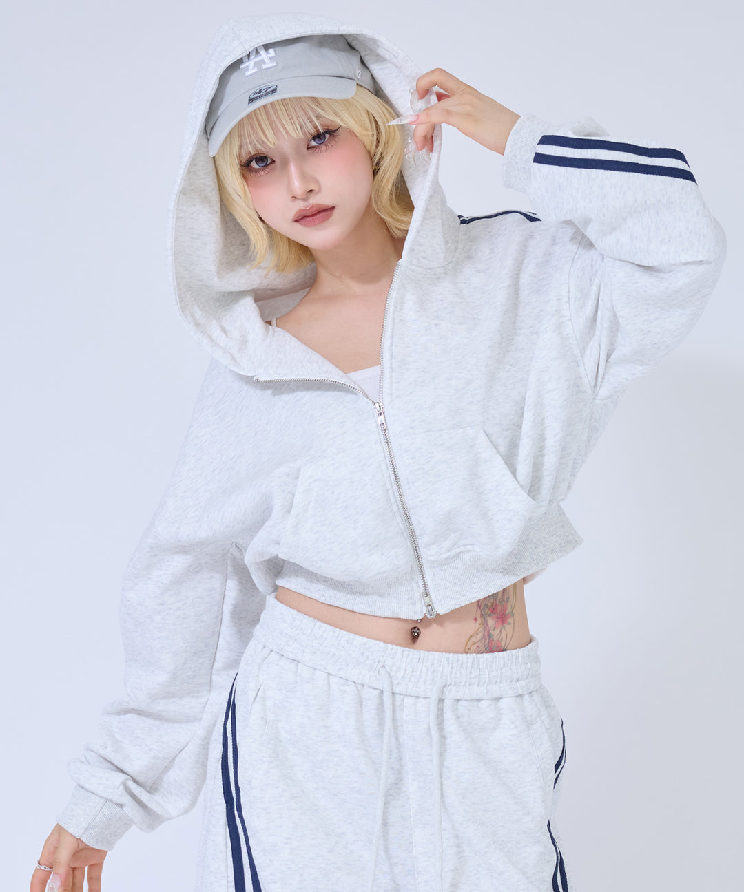 グレー(身長：約158cm)