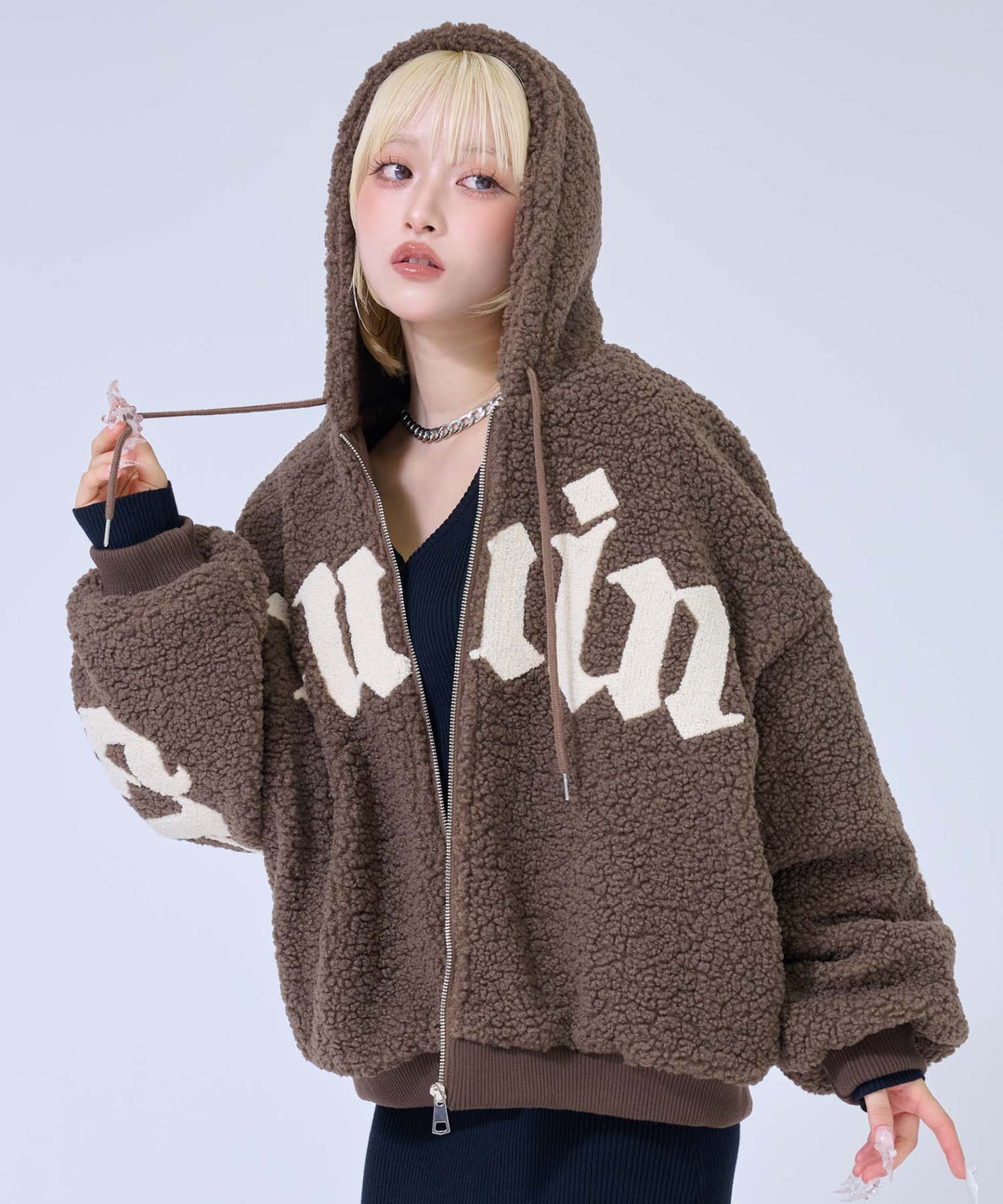 ブラウン(身長：約158cm)