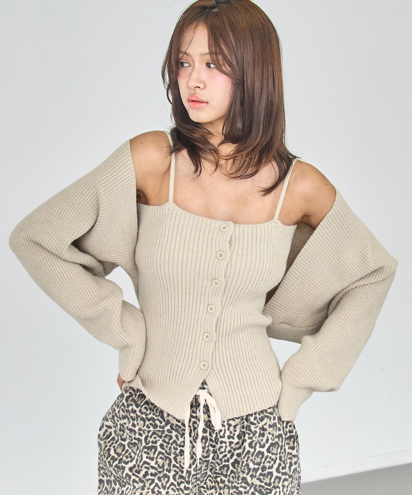 ライトベージュ