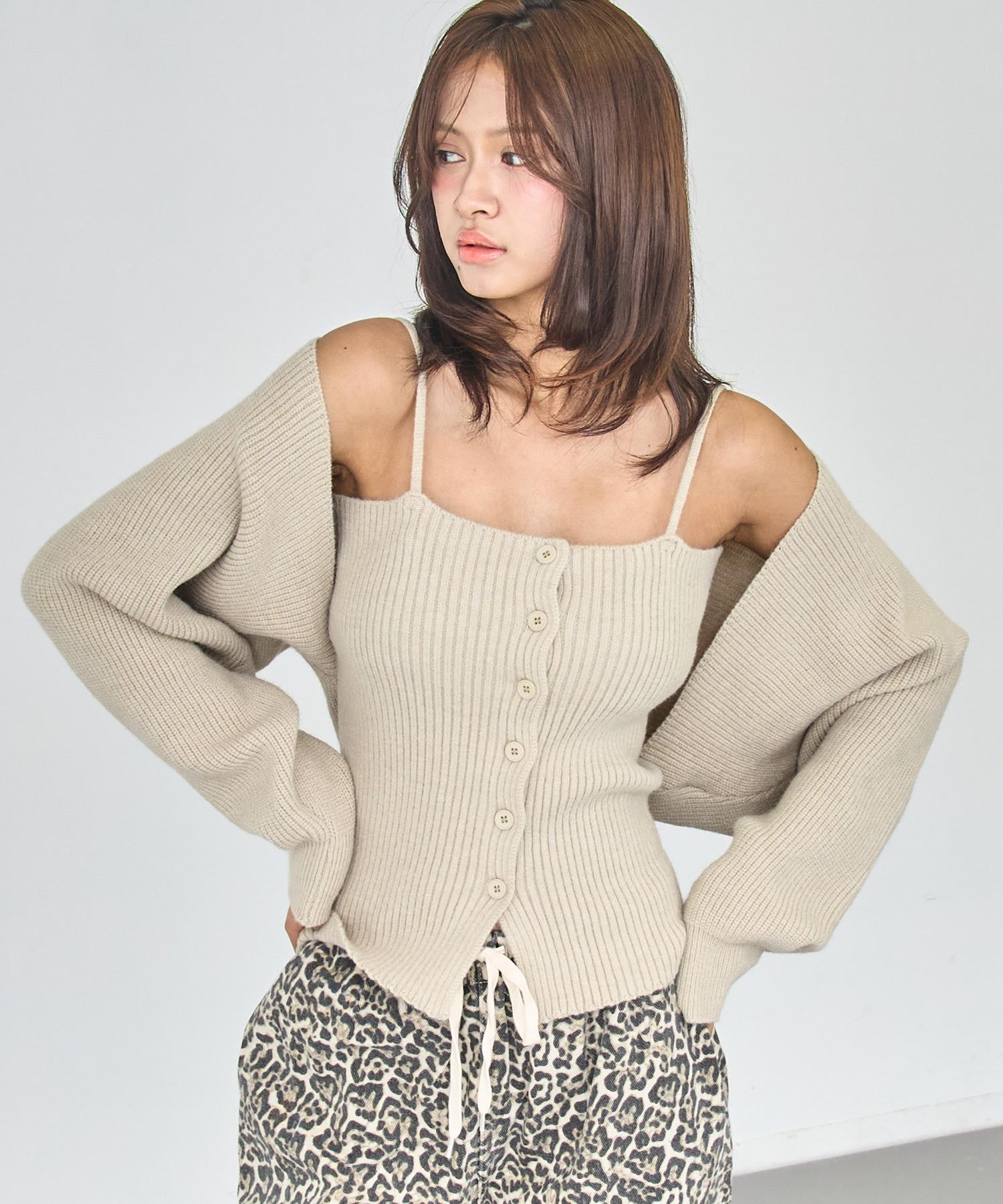 ライトベージュ