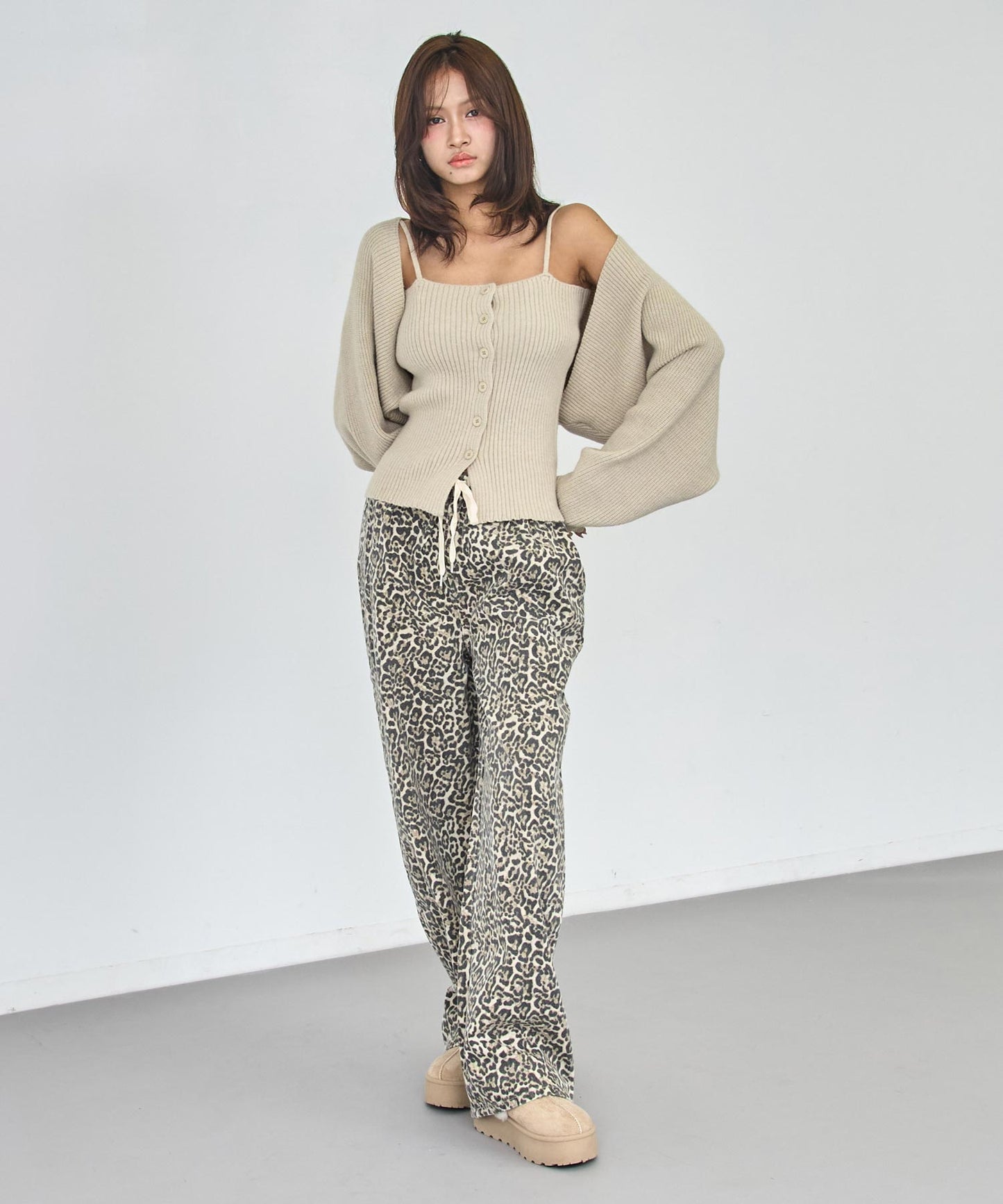 ライトベージュ