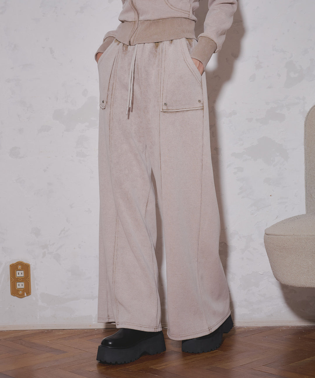 ライトグレー(身長：約174cm)