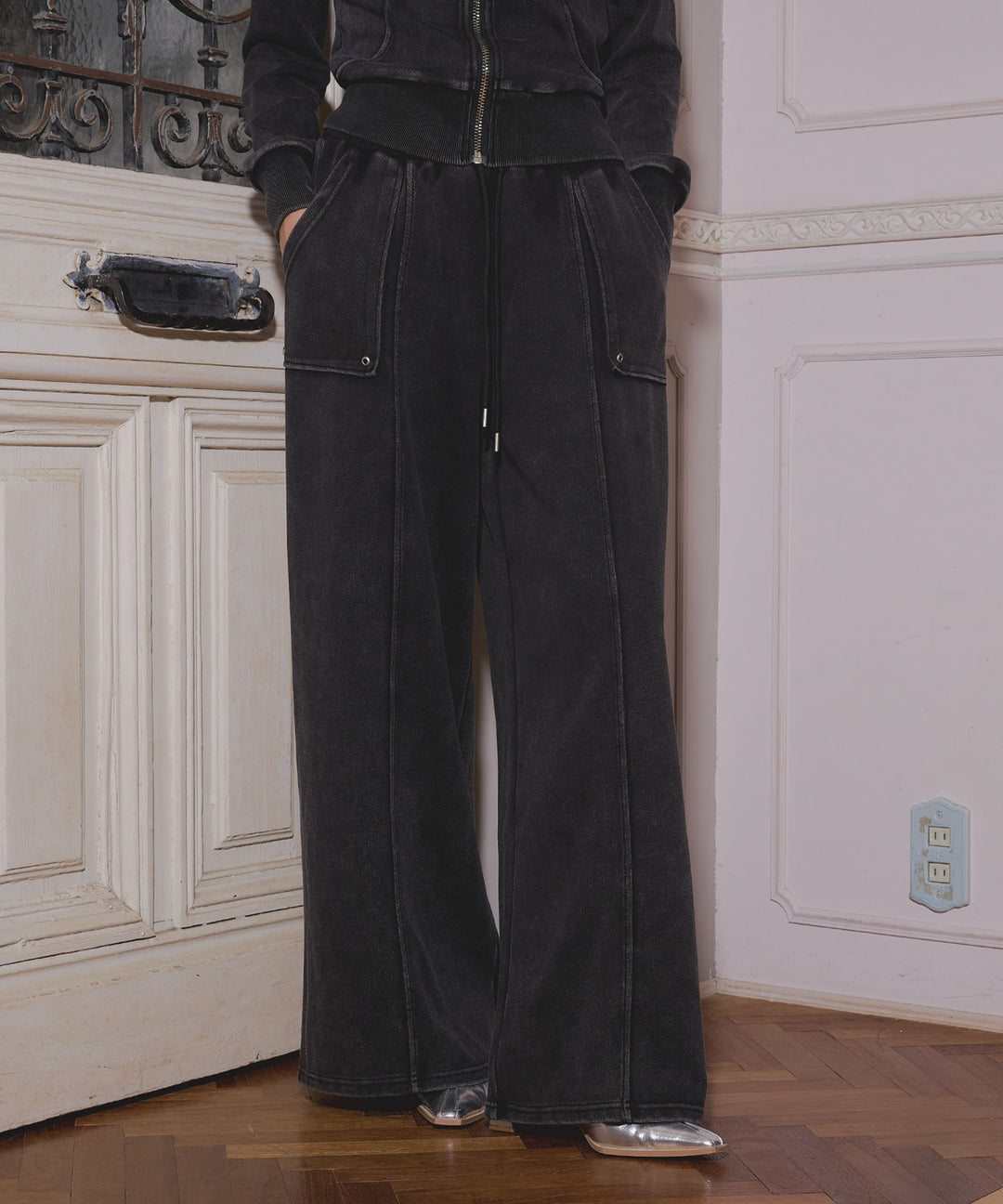 ブラック(身長：約174cm)