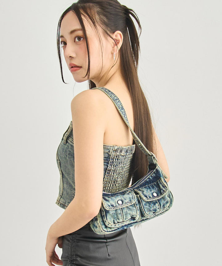 ブルー