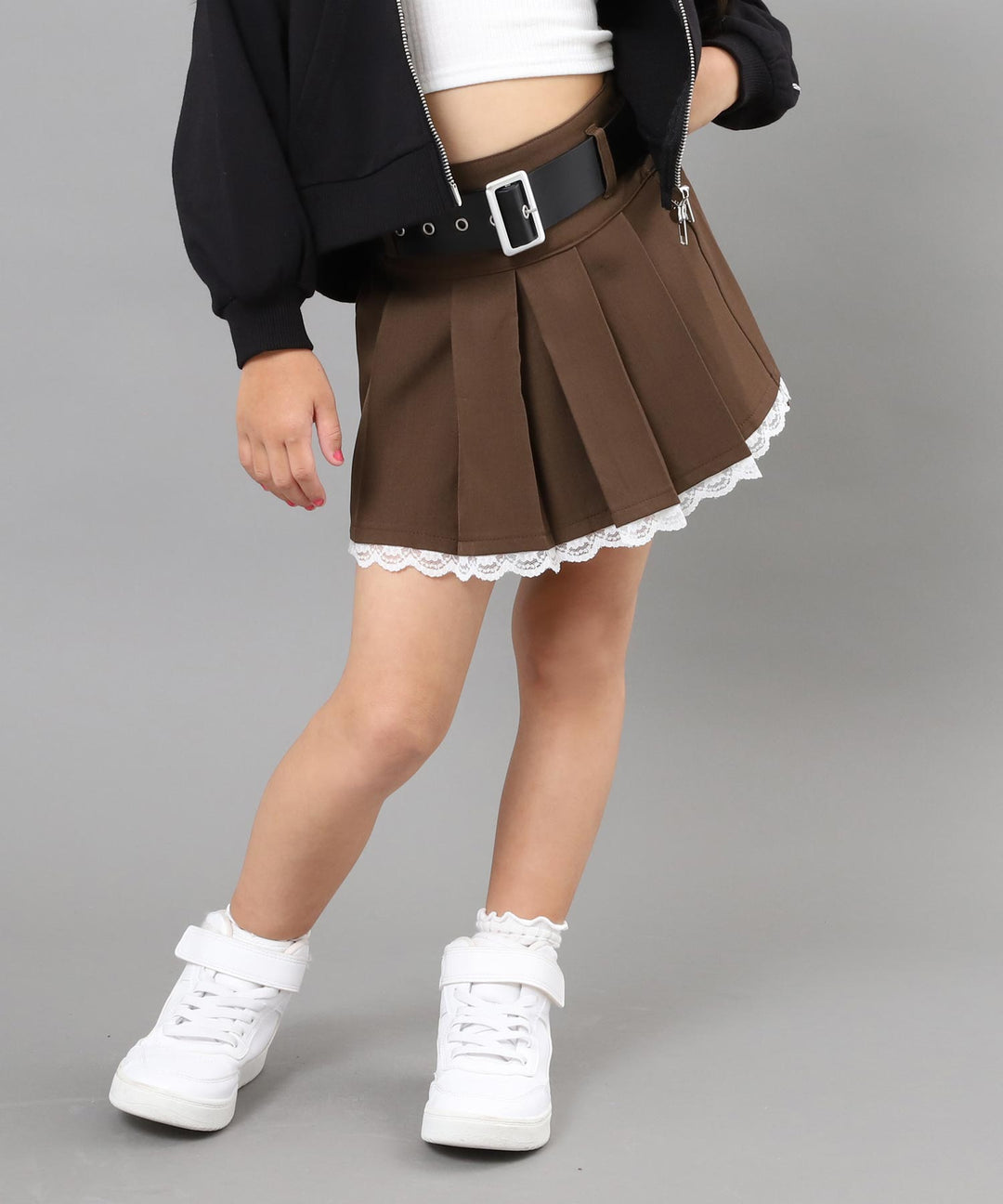 ブラウン(110サイズ着用/身長：約115cm)