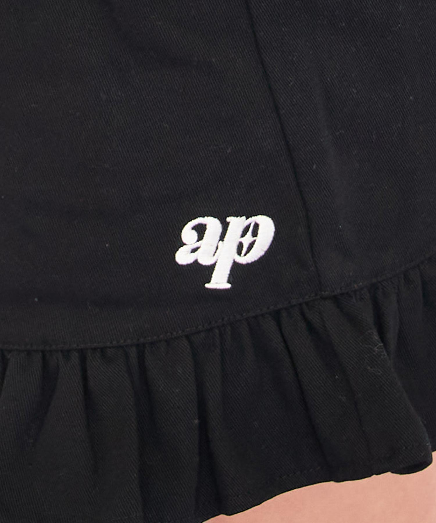 ブラック(120サイズ着用/身長：約128cm)