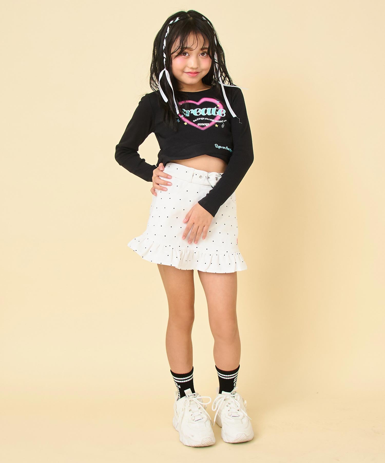 ホワイト/ブラック(120サイズ着用/身長：約128cm)