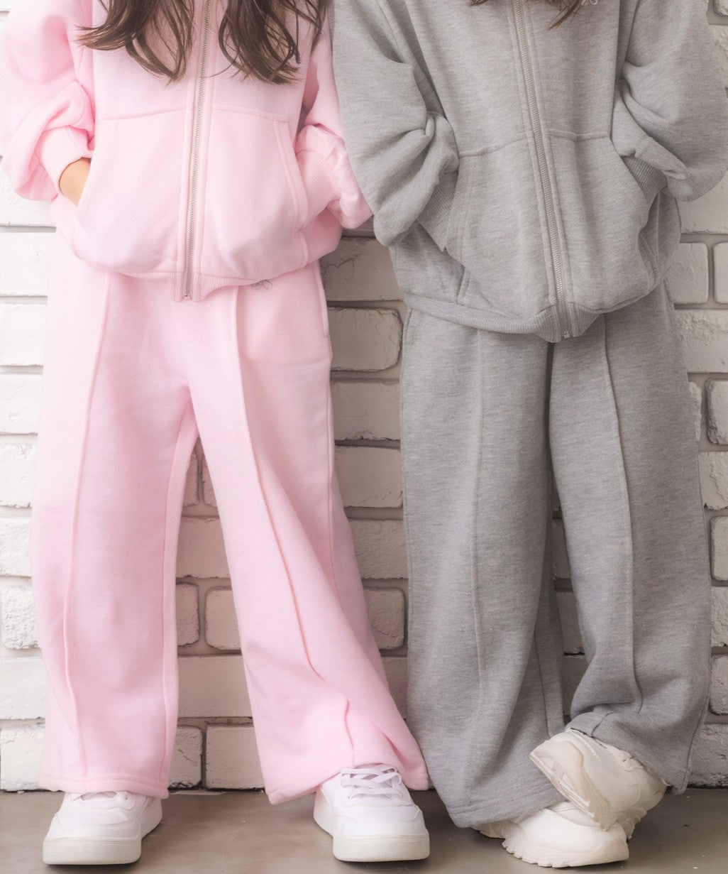 ピンク(110サイズ着用/身長：約106cm)
グレー(110サイズ着用/身長：約103cm)