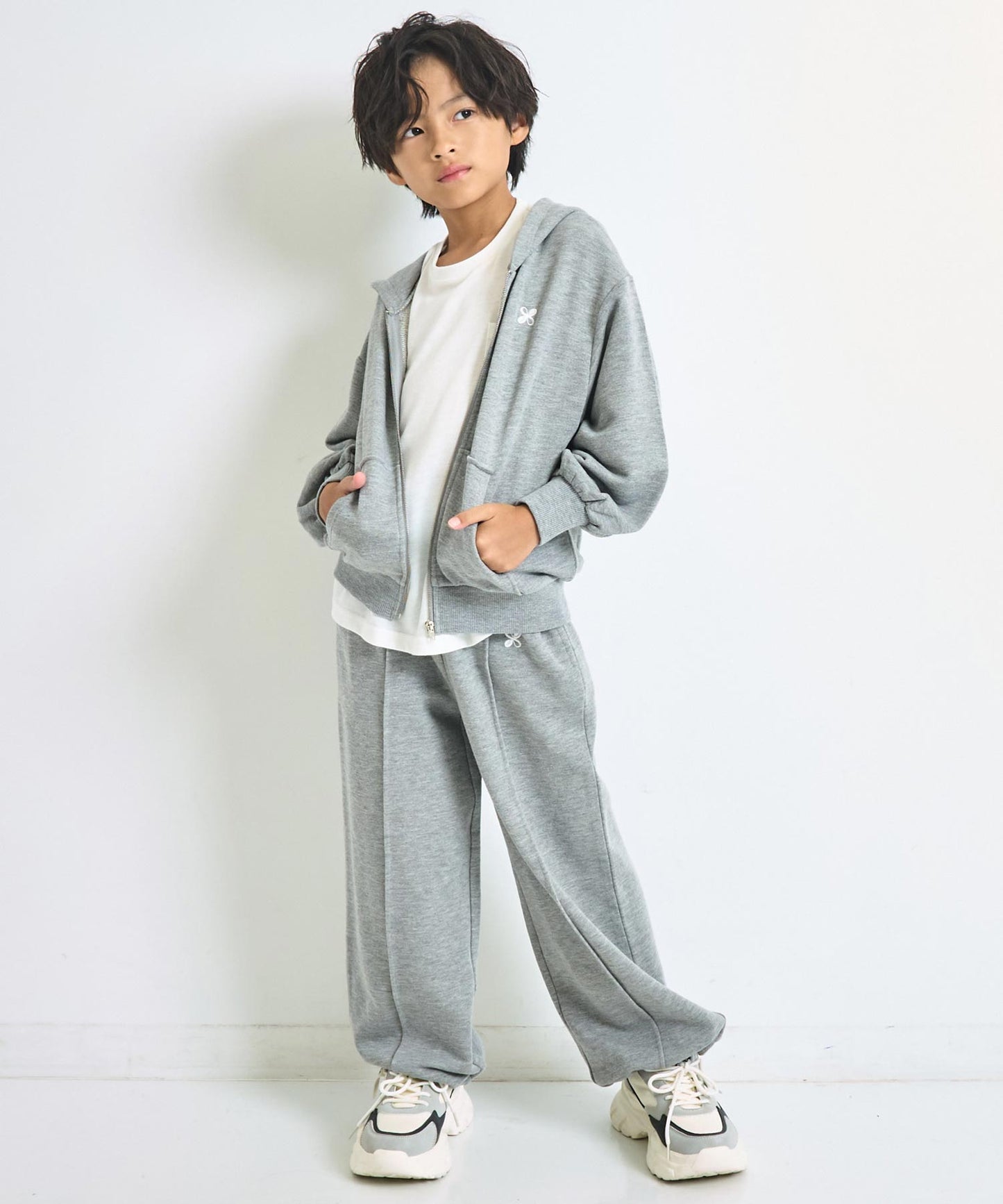 グレー(130サイズ着用/身長：約130cm)