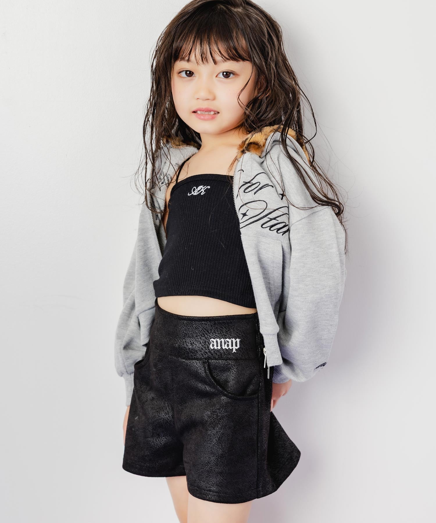 ブラック(110サイズ着用/身長：約106cm)