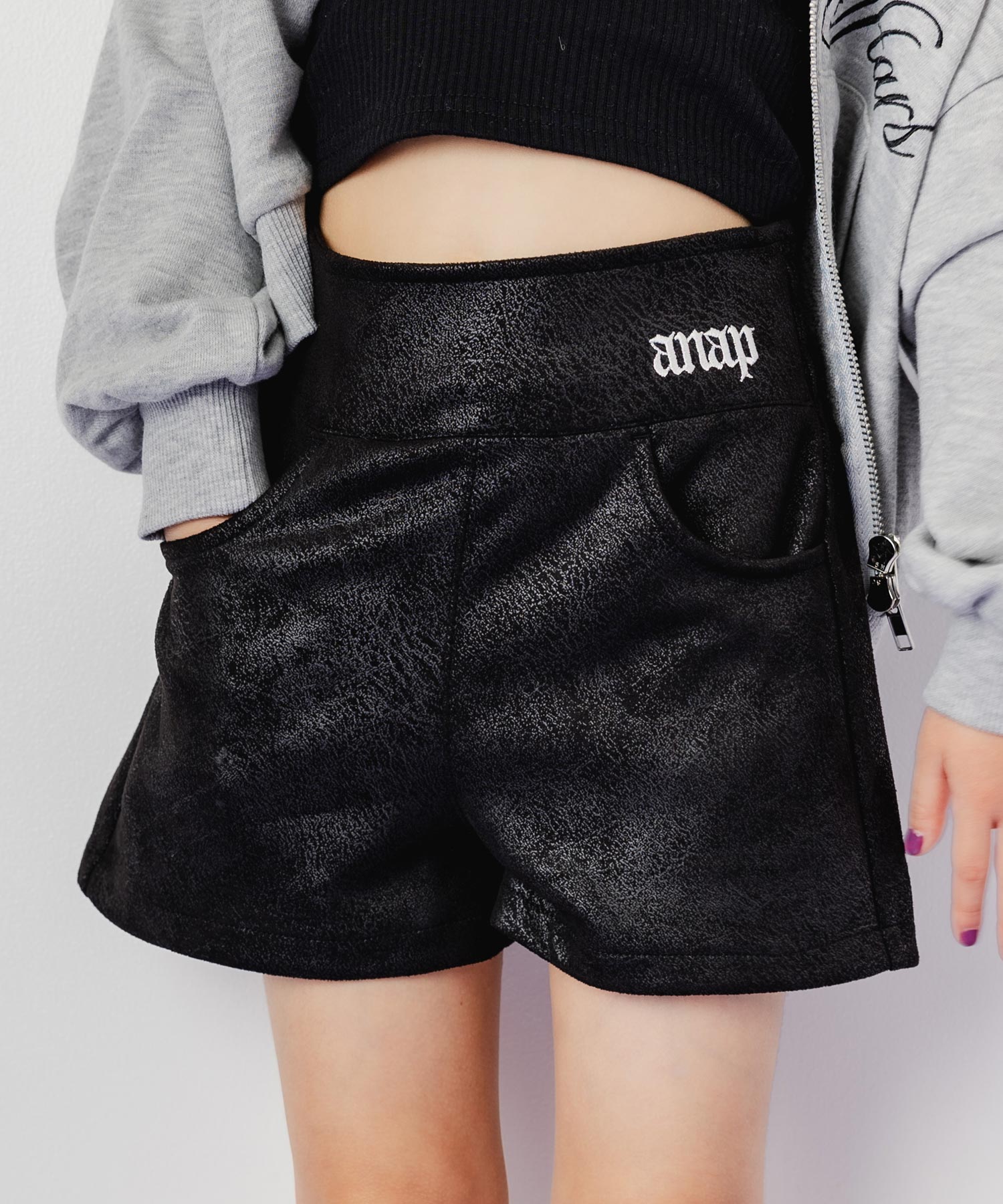 ブラック(110サイズ着用/身長：約106cm)