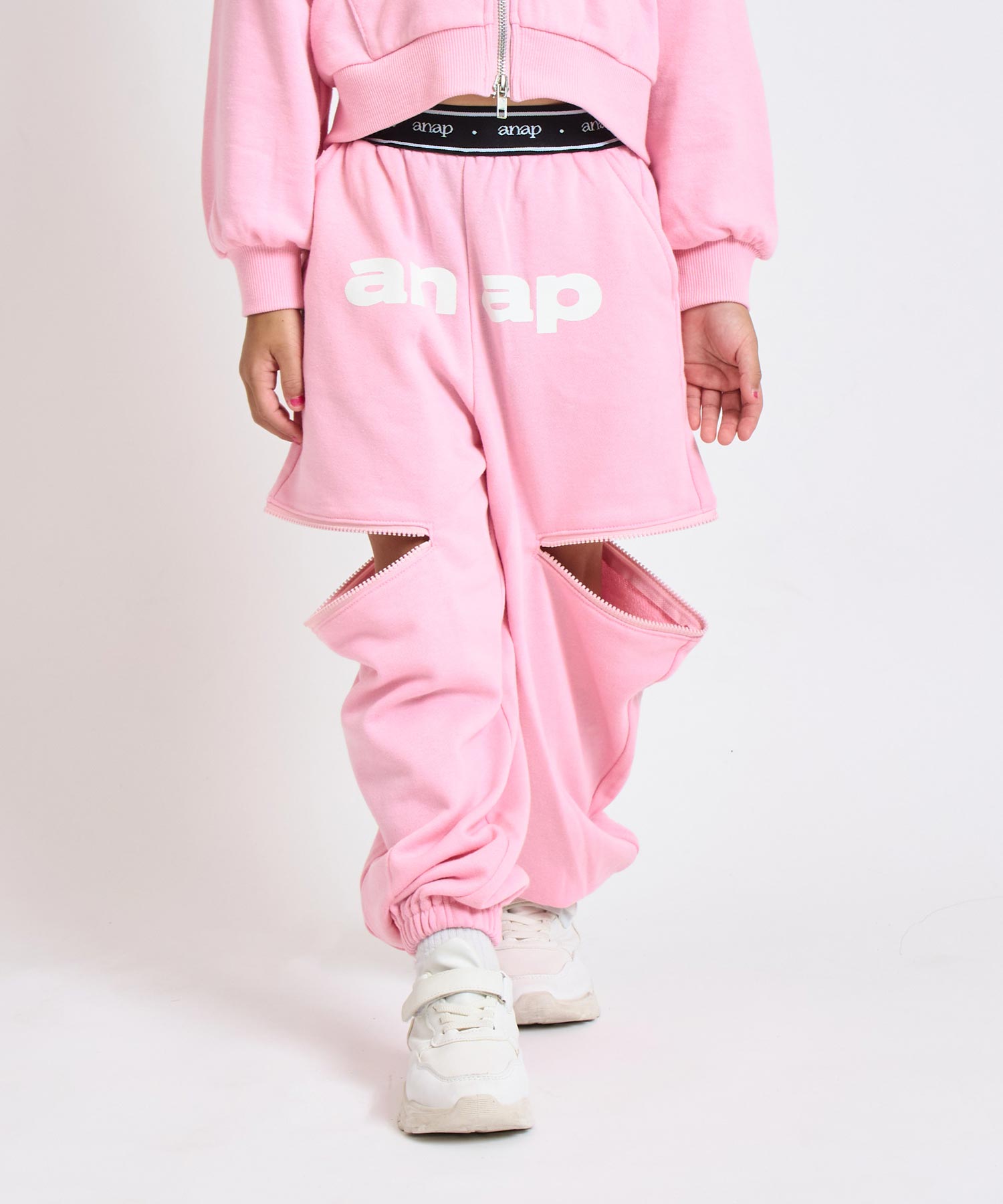 ライトピンク(110サイズ着用/身長：約115cm)