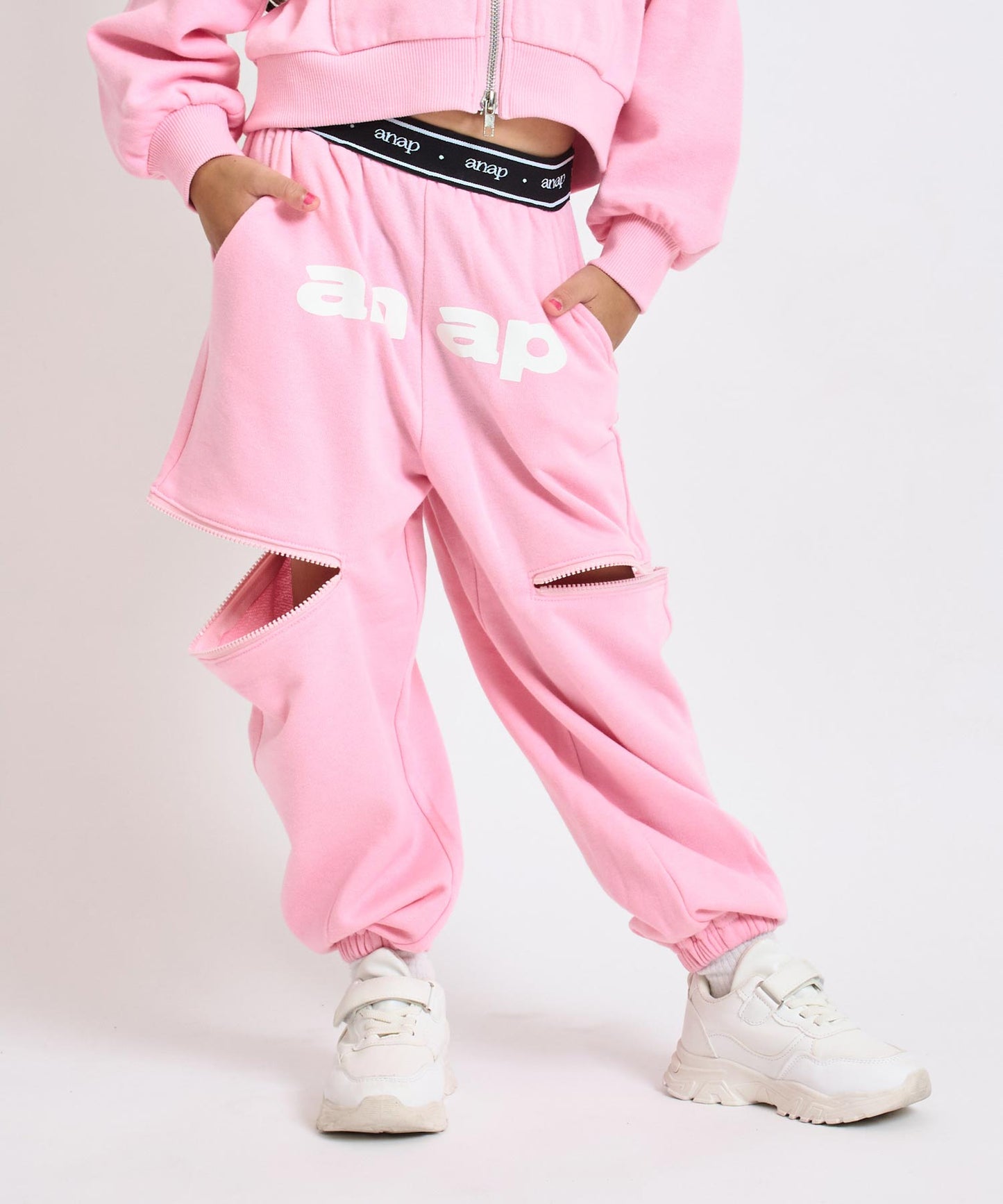 ライトピンク(110サイズ着用/身長：約115cm)