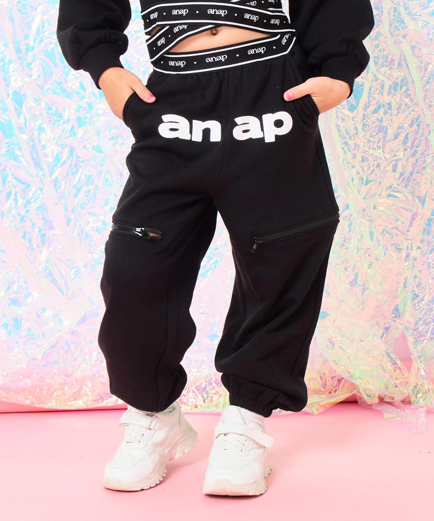 ブラック(110サイズ着用/身長：約115cm)