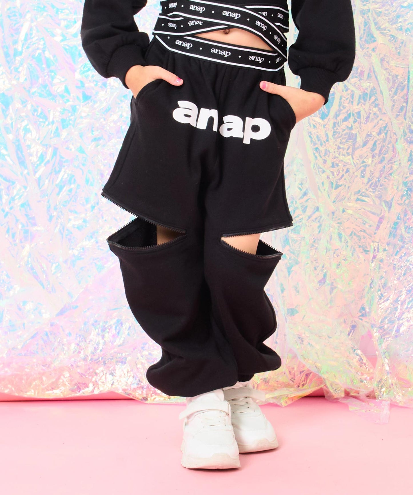 ブラック(110サイズ着用/身長：約115cm)