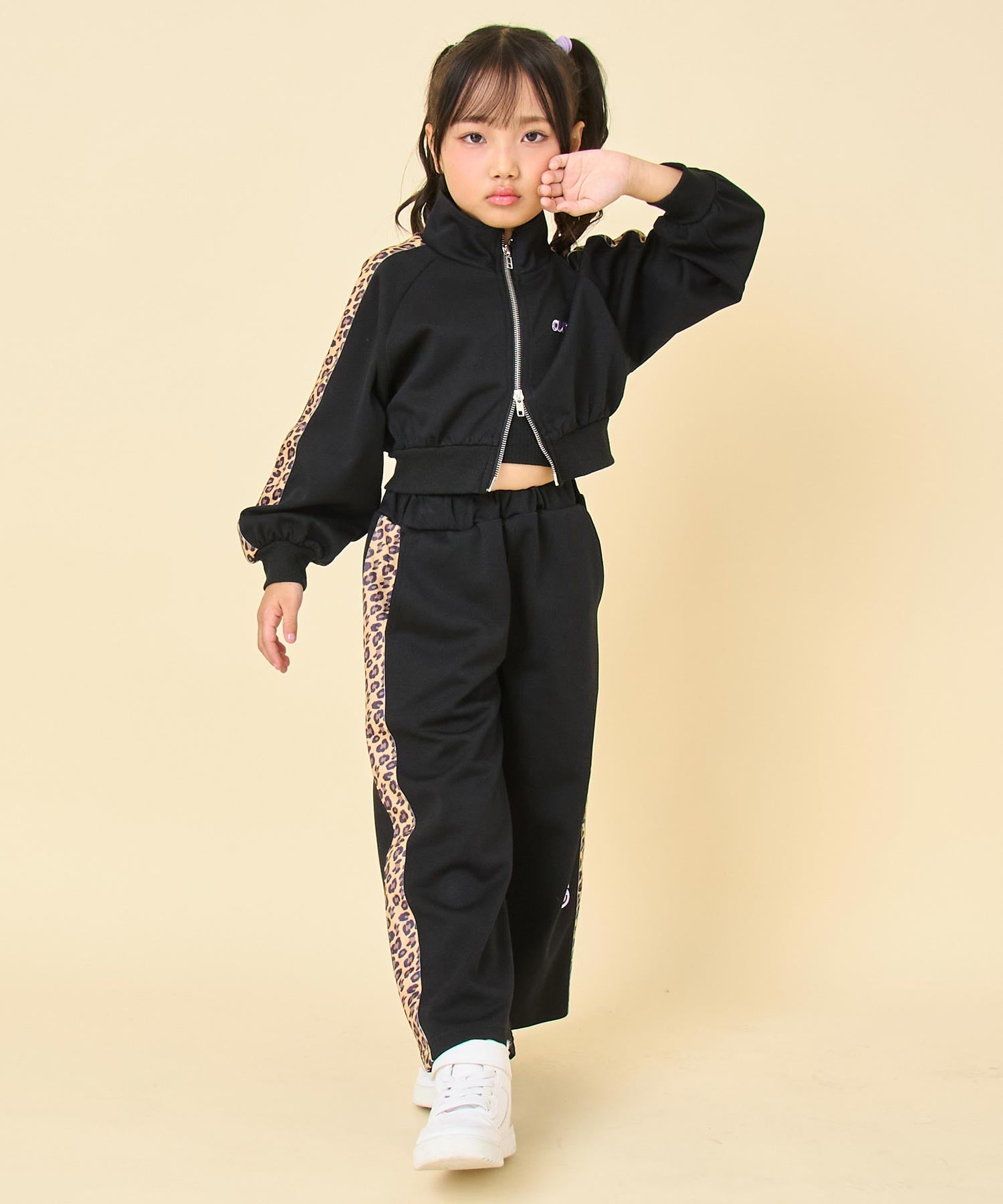 ブラック(110サイズ着用/身長：約115cm)