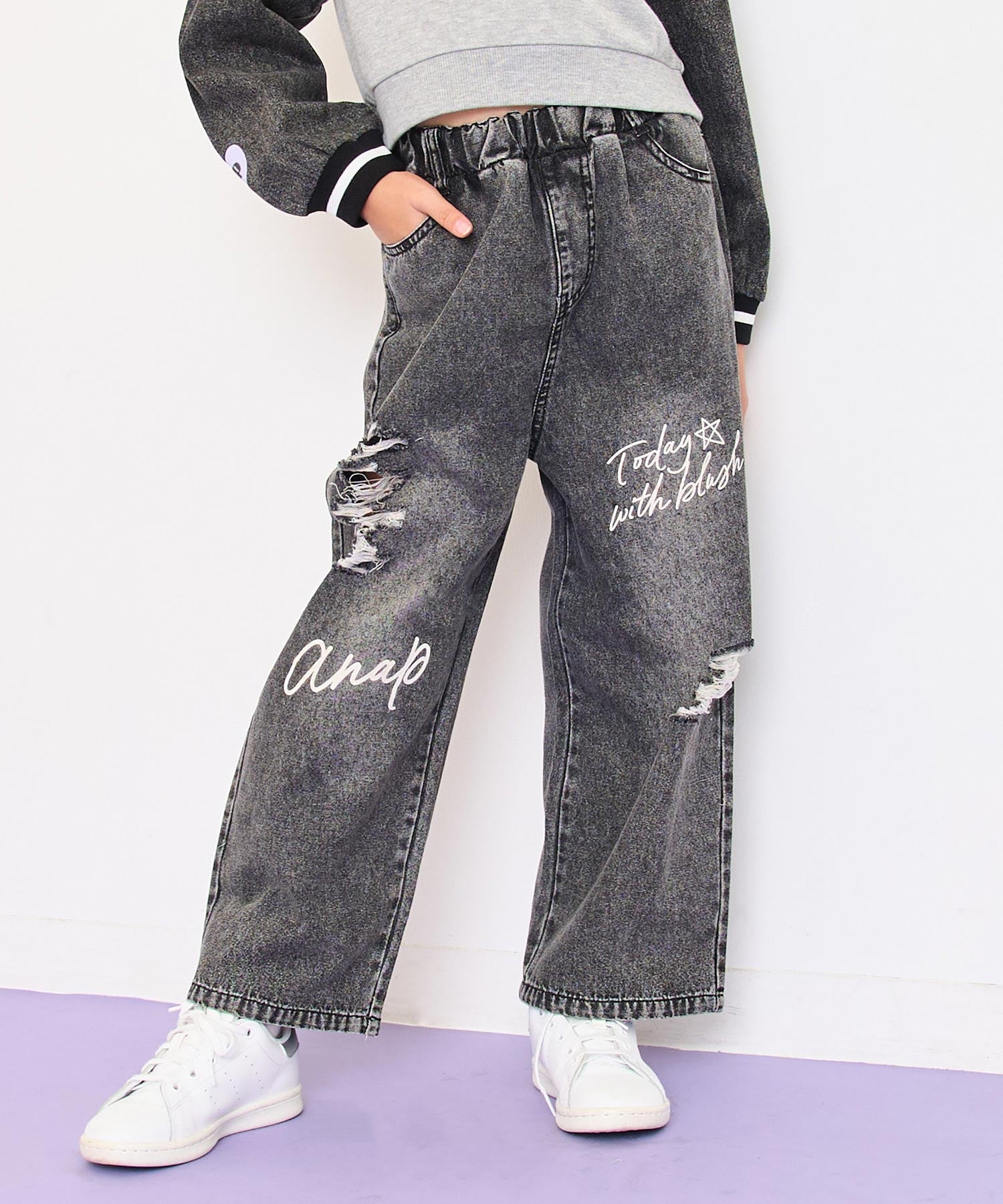 ブラック(120サイズ着用/身長：約128cm)