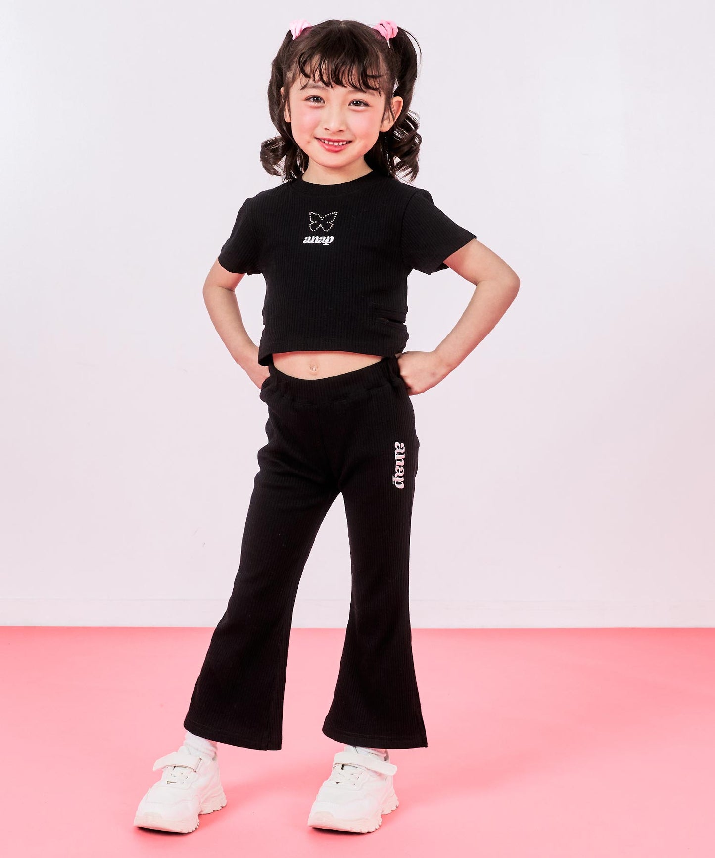 ブラック(110サイズ着用/身長：約109cm)