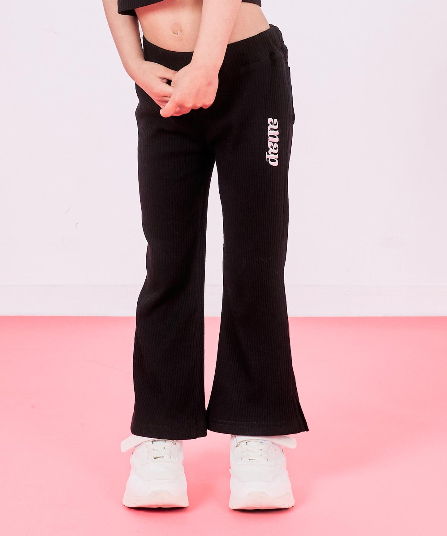 ブラック(110サイズ着用/身長：約109cm)