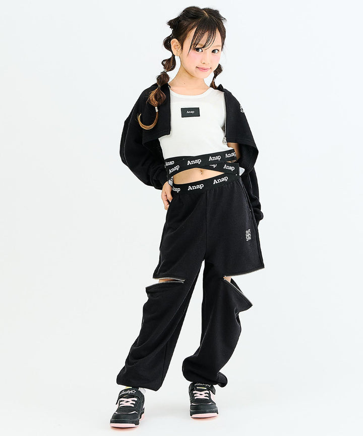 ブラック(130サイズ着用/身長：約128cm)