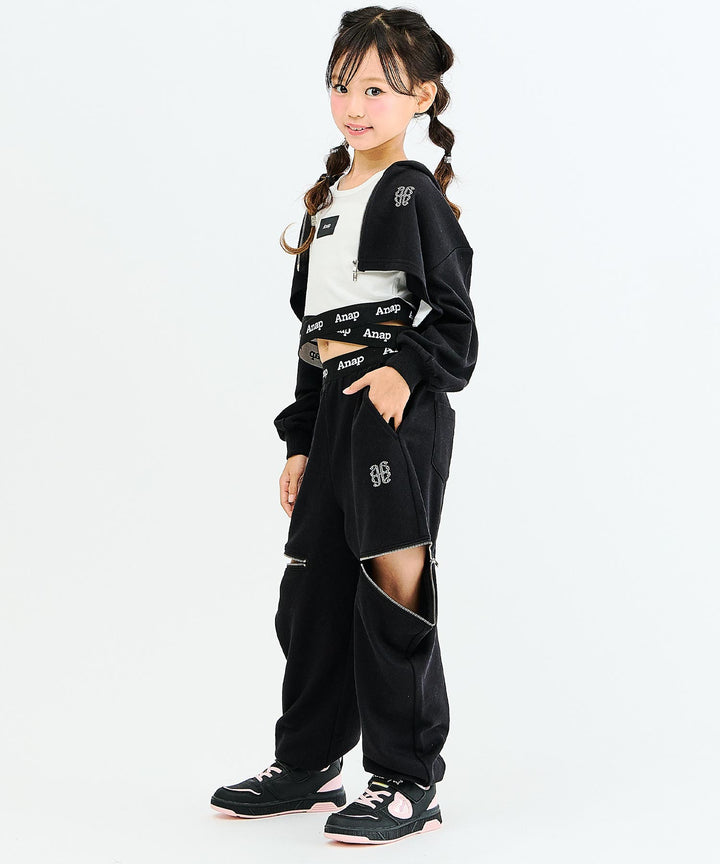 ブラック(130サイズ着用/身長：約128cm)