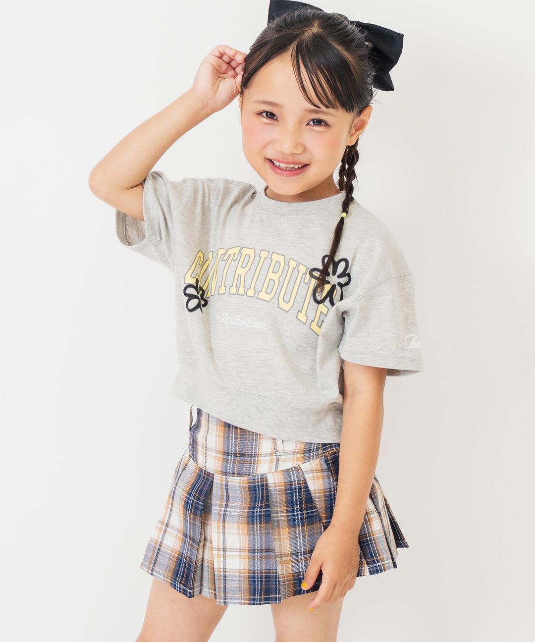カレッジ フラワー スプレー クロップド Tシャツ 【ジュニアお揃い)】423-3430