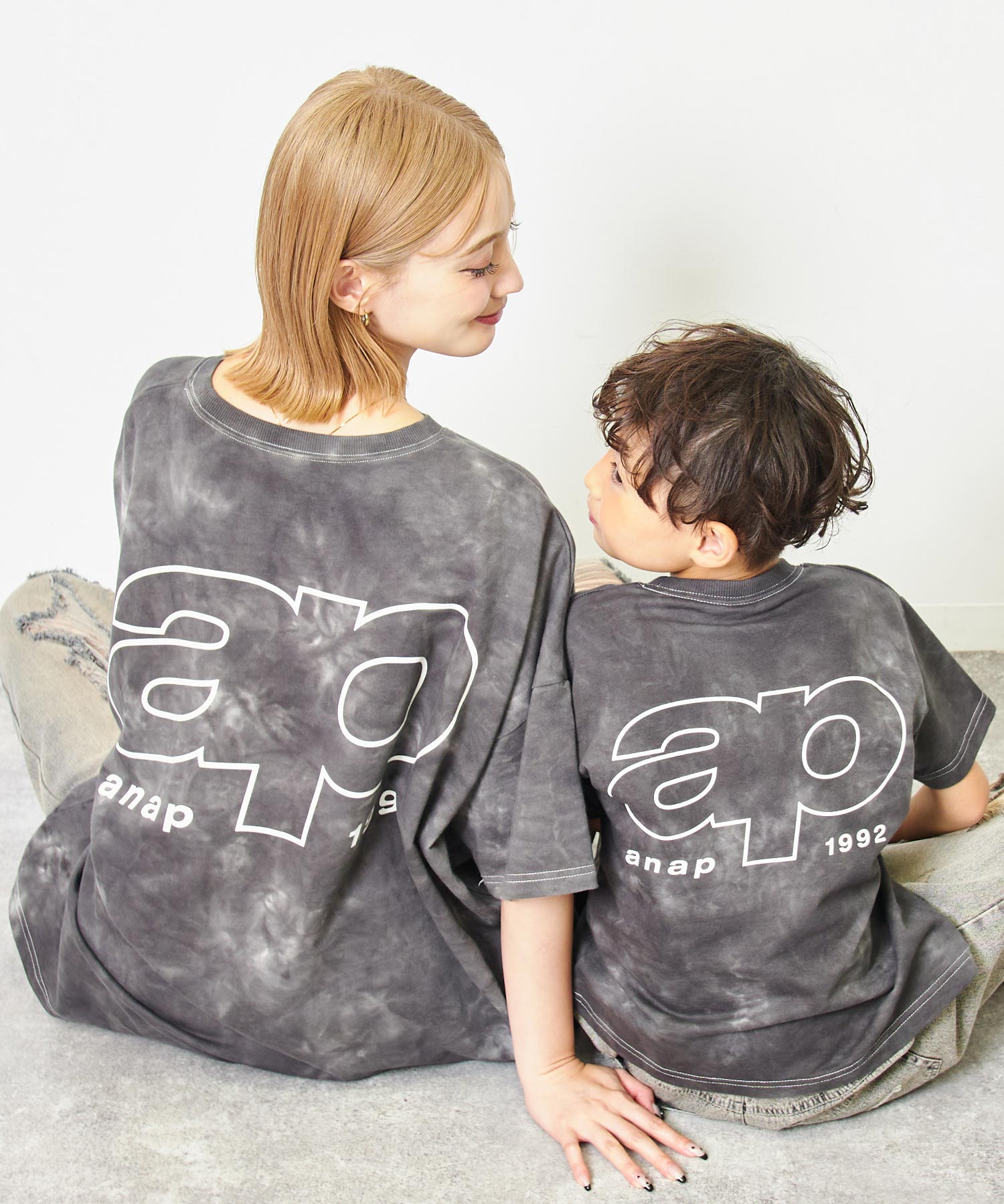 アッシュブラック(120サイズ着用/身長：約125cm)