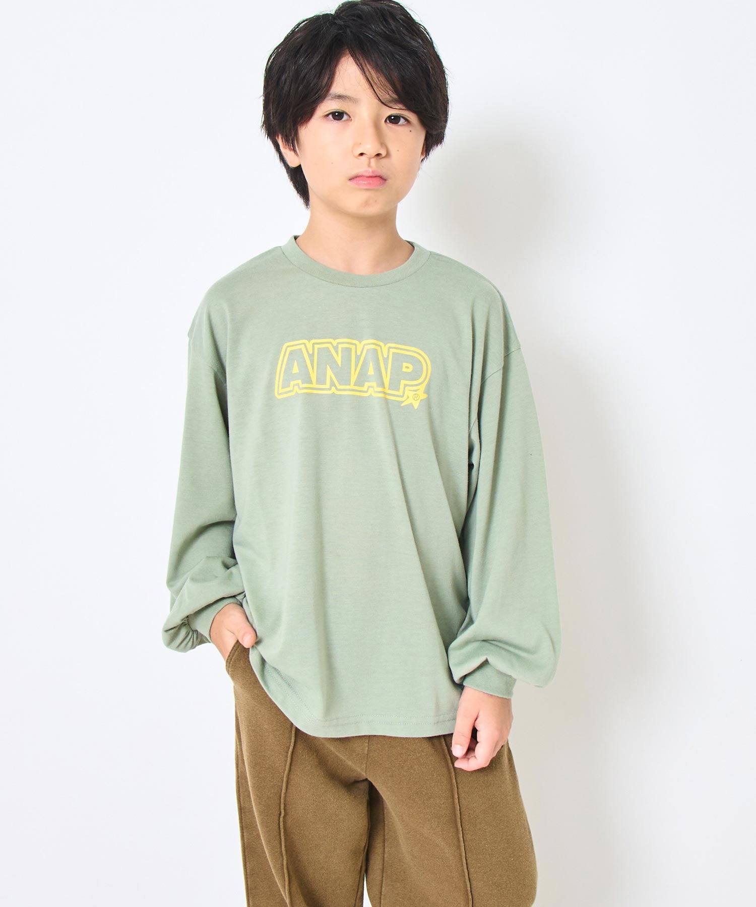 カーキ(130サイズ着用/身長：約129cm)
